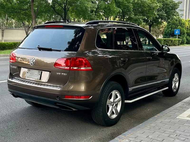 Volkswagen Touareg — фото 14