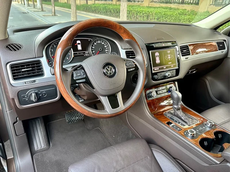 Volkswagen Touareg — фото 9