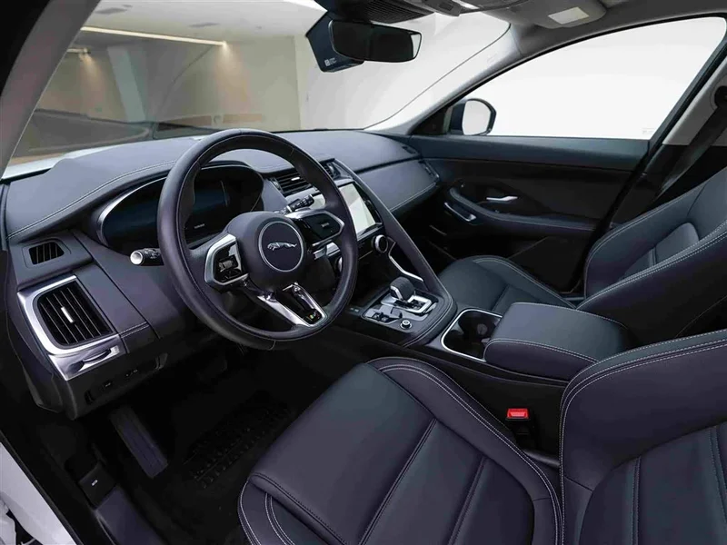 Jaguar E-PACE — фото 12