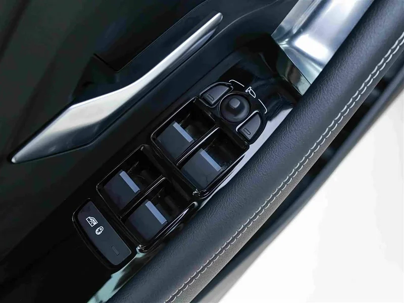Jaguar E-PACE — фото 14