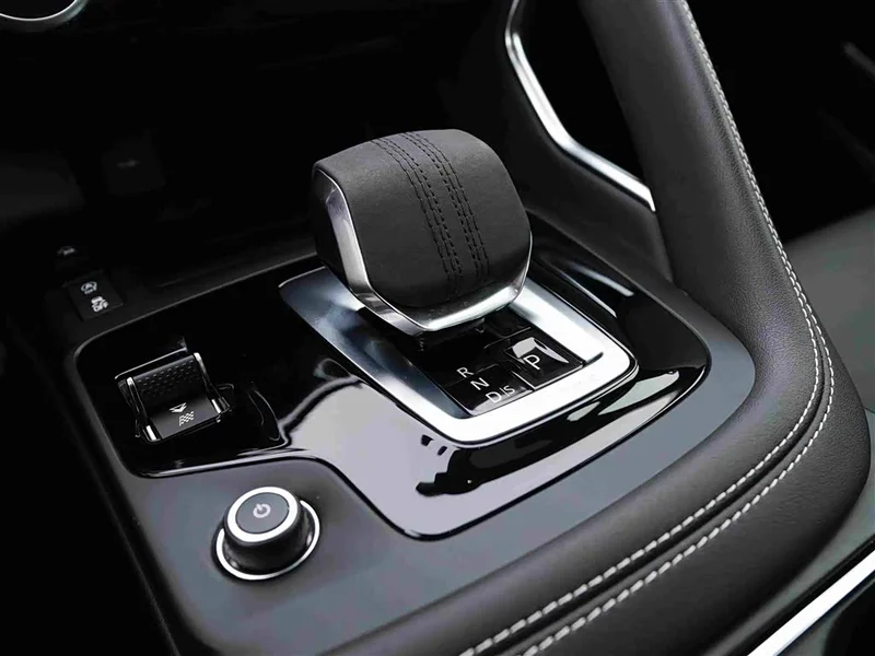Jaguar E-PACE — фото 15