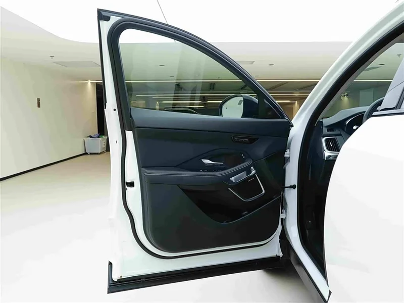 Jaguar E-PACE — фото 17