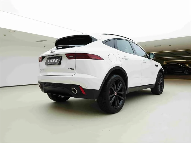 Jaguar E-PACE — фото 6