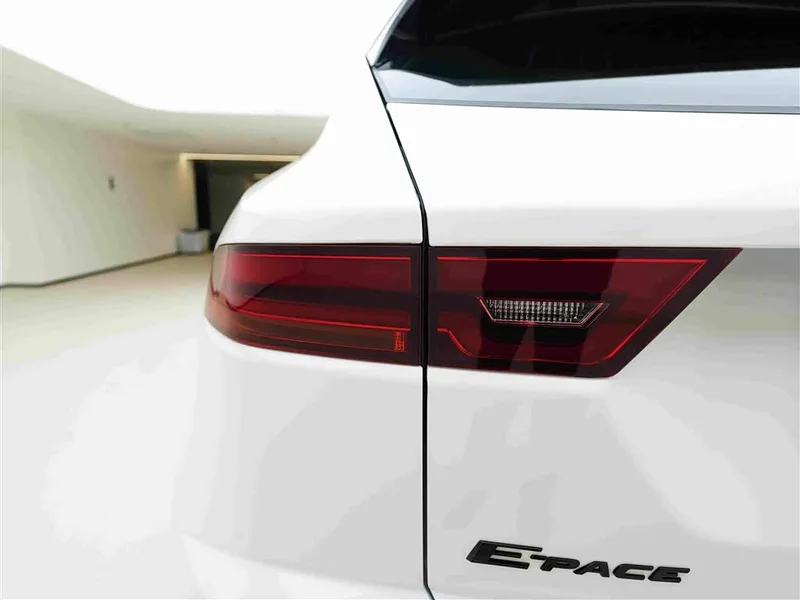 Jaguar E-PACE — фото 9