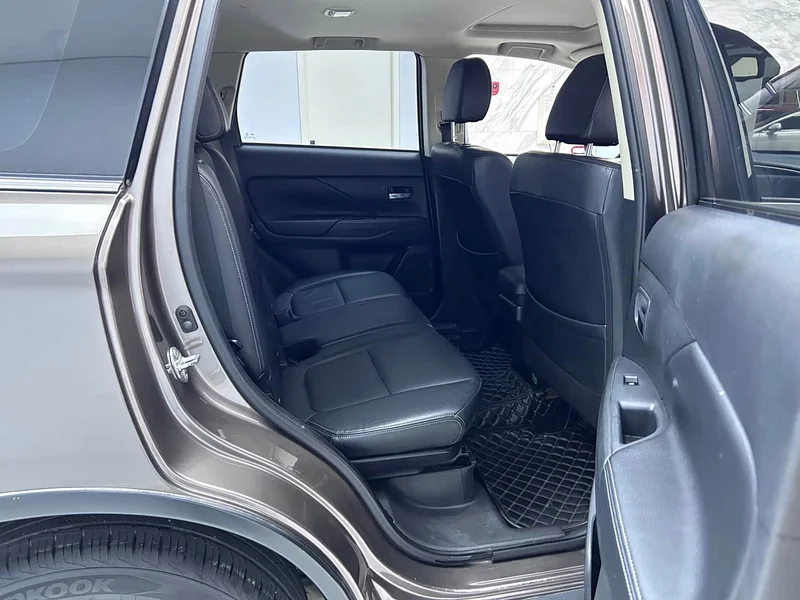 Mitsubishi Outlander — фото 11