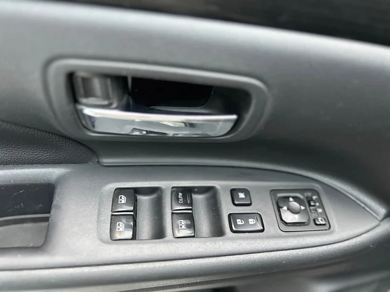 Mitsubishi Outlander — фото 12