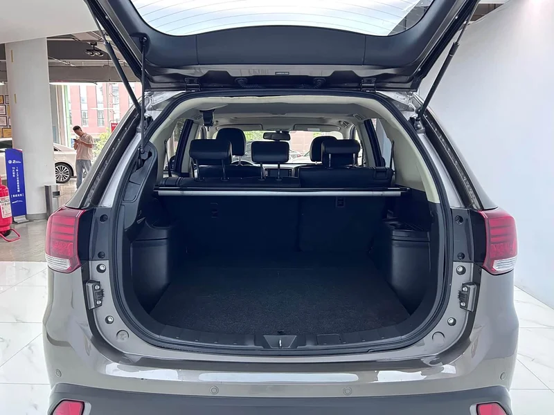 Mitsubishi Outlander — фото 22