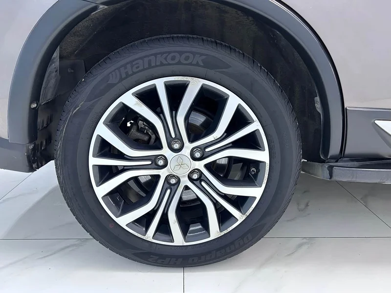 Mitsubishi Outlander — фото 24