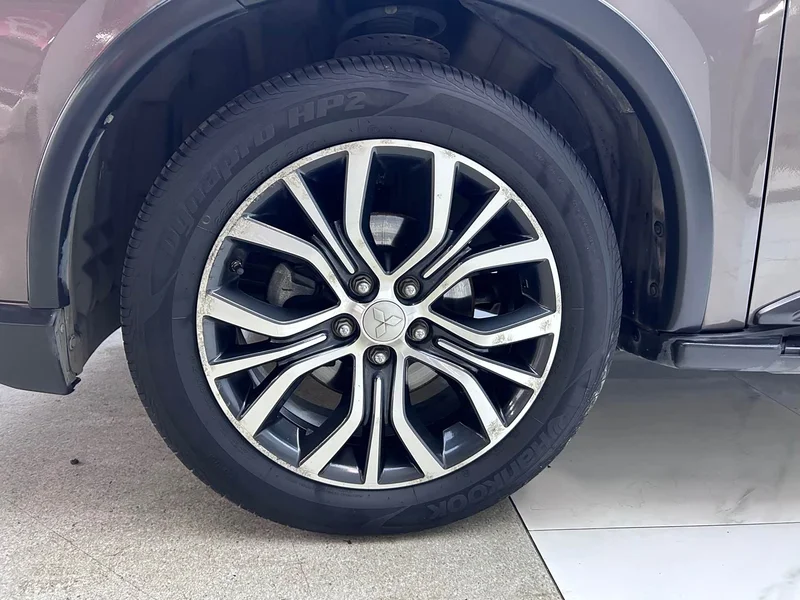 Mitsubishi Outlander — фото 29