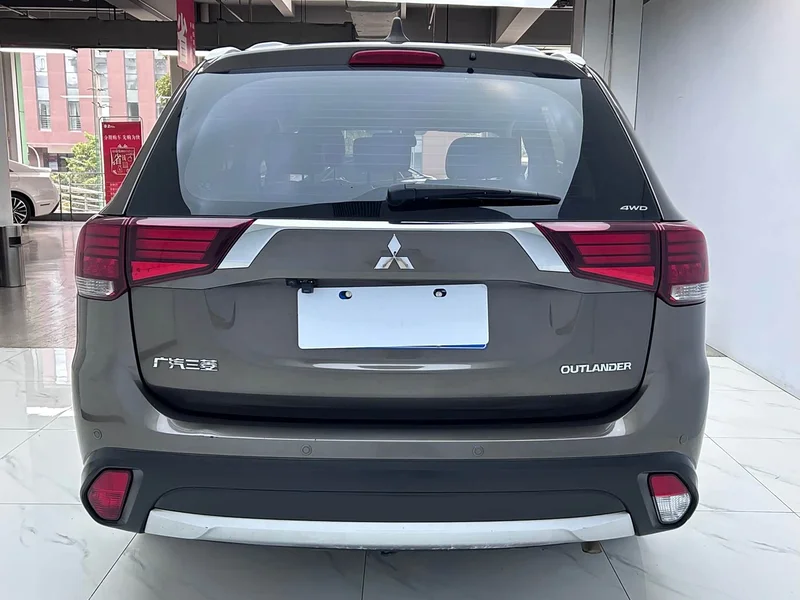 Mitsubishi Outlander — фото 6