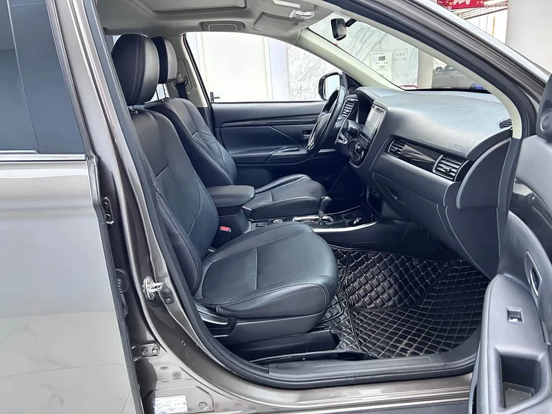 Mitsubishi Outlander — фото 10