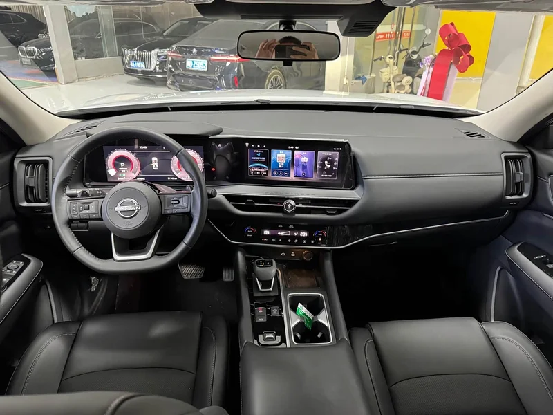 Nissan Pathfinder — фото 5