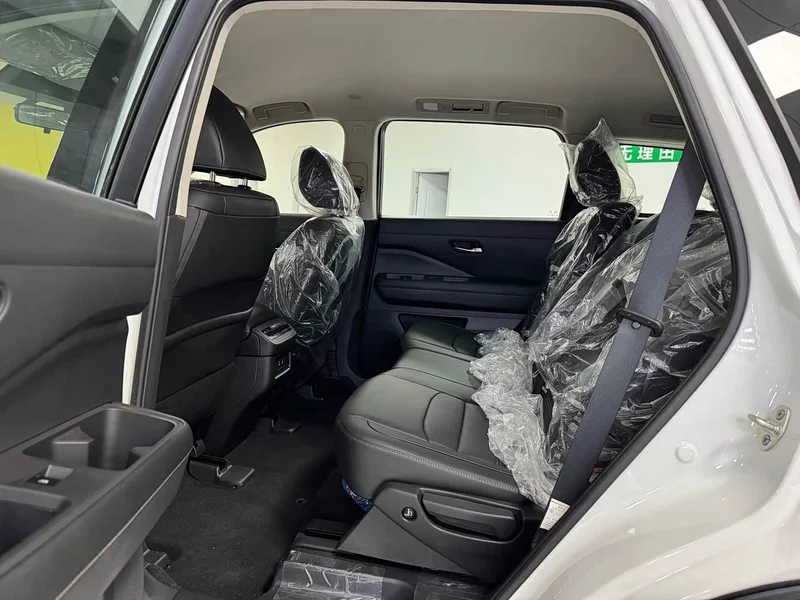 Nissan Pathfinder — фото 6