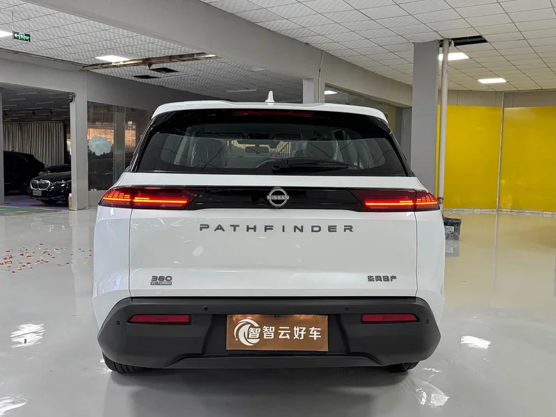 Nissan Pathfinder — фото 8