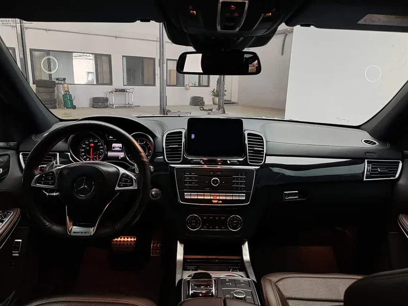 Mercedes-Benz GLS AMG — фото 12