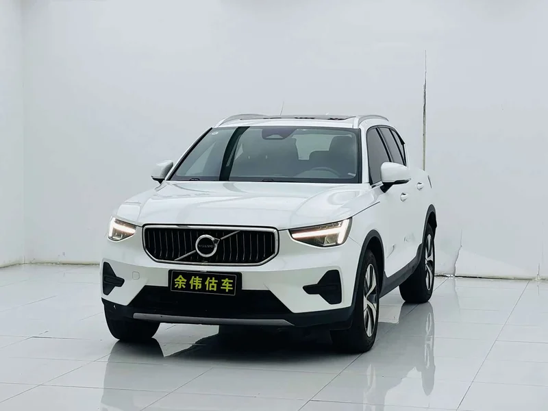 Volvo XC40 — фото 1