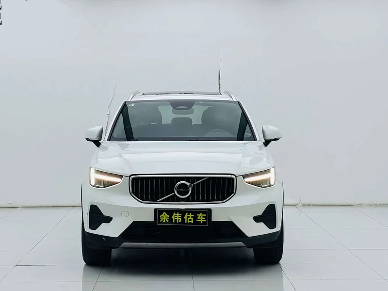 Volvo XC40 — фото 2