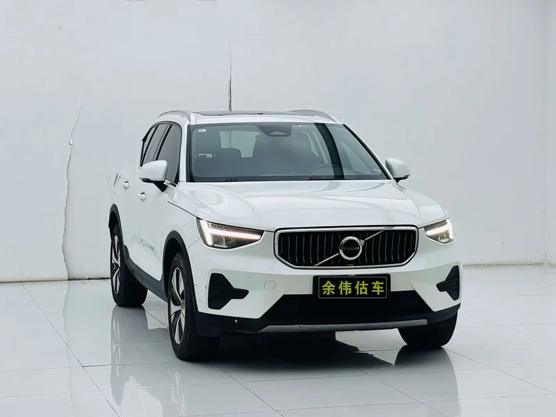 Volvo XC40 — фото 3