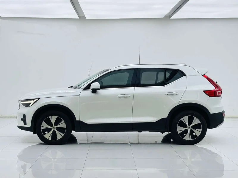 Volvo XC40 — фото 4