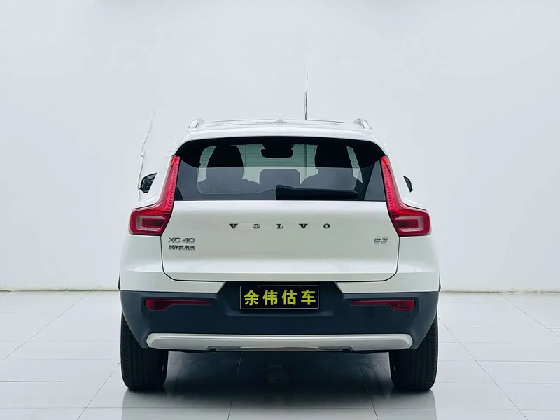 Volvo XC40 — фото 6
