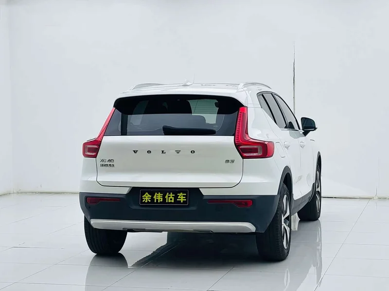 Volvo XC40 — фото 7