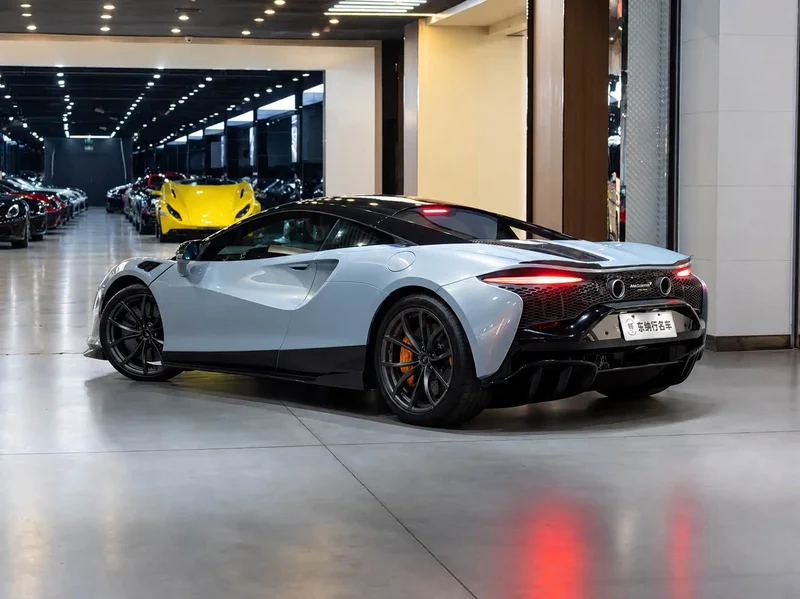 McLaren Artura — фото 4