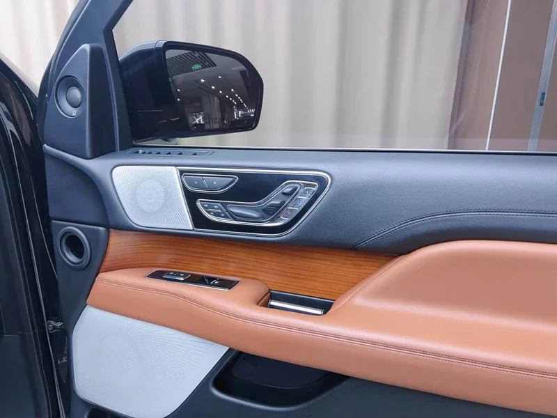 Lincoln Navigator — фото 11