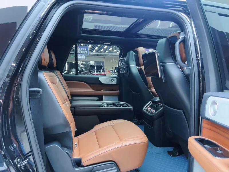 Lincoln Navigator — фото 12