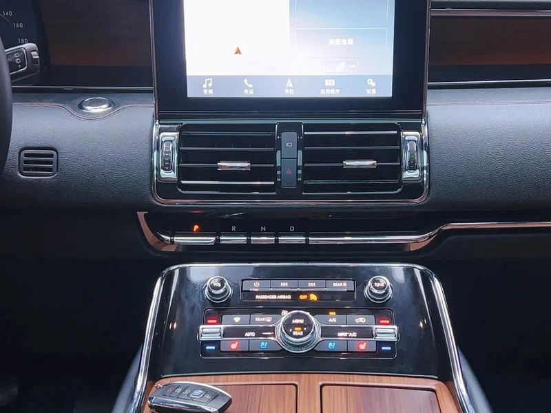 Lincoln Navigator — фото 13