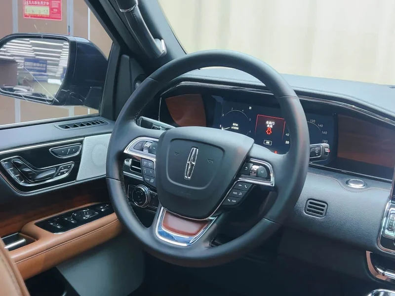 Lincoln Navigator — фото 14