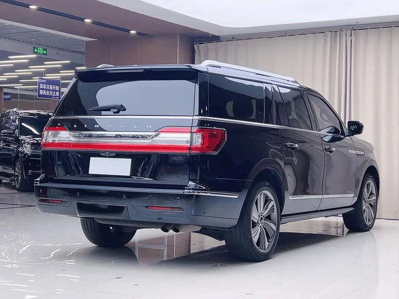 Lincoln Navigator — фото 19