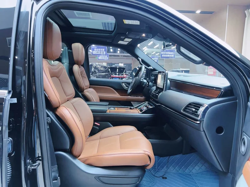 Lincoln Navigator — фото 10