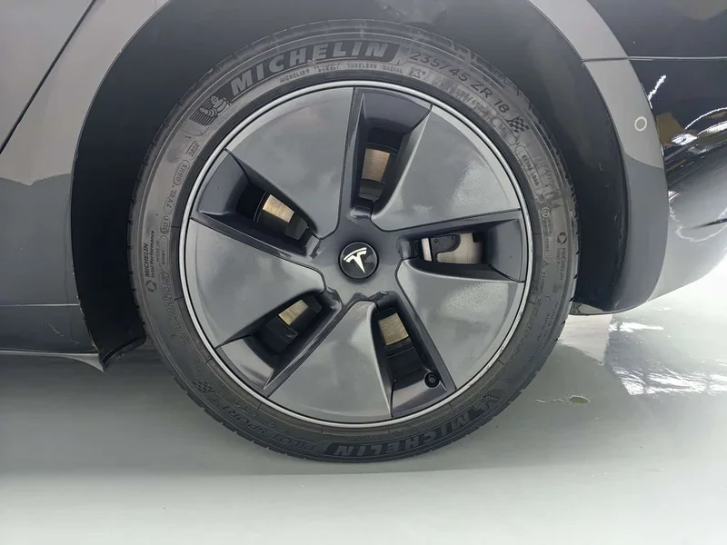 Tesla Model 3 — фото 11