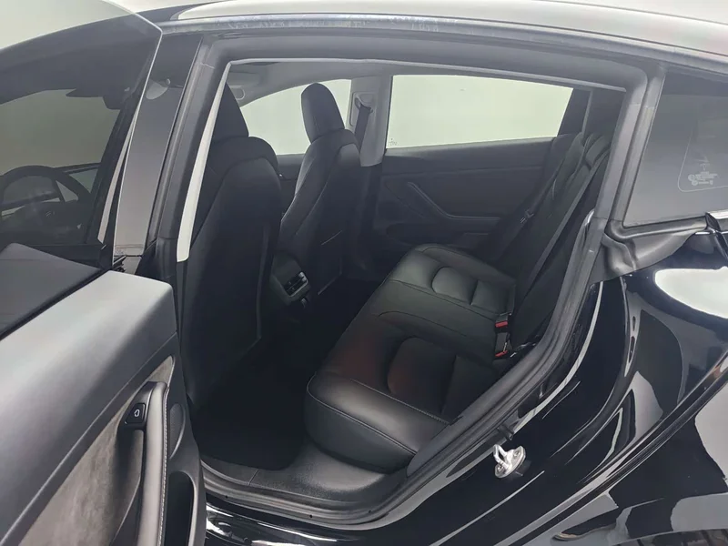 Tesla Model 3 — фото 12
