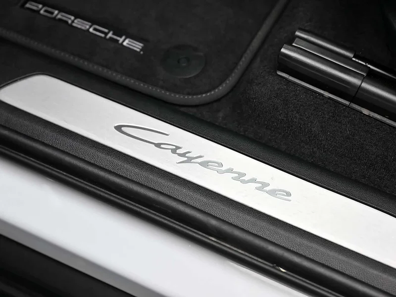 Porsche Cayenne — фото 12