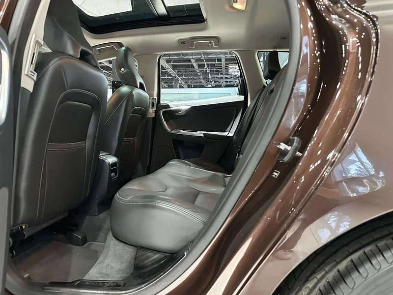 Volvo XC60 — фото 13