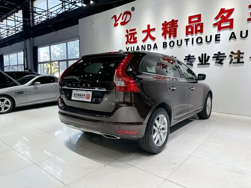 Volvo XC60 — фото 16