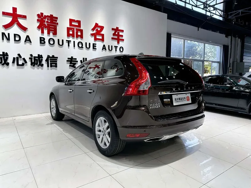 Volvo XC60 — фото 17