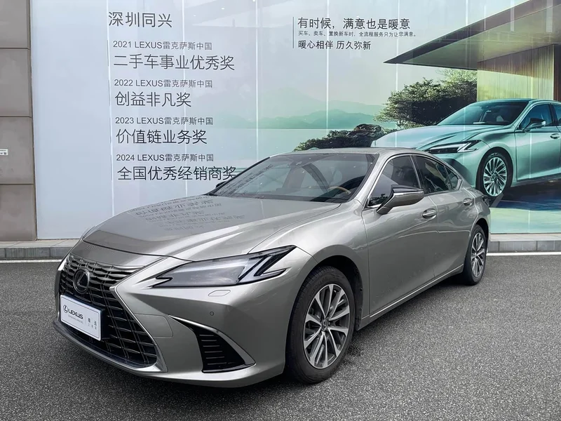 Lexus ES — фото 1
