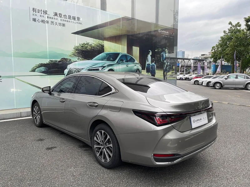 Lexus ES — фото 17