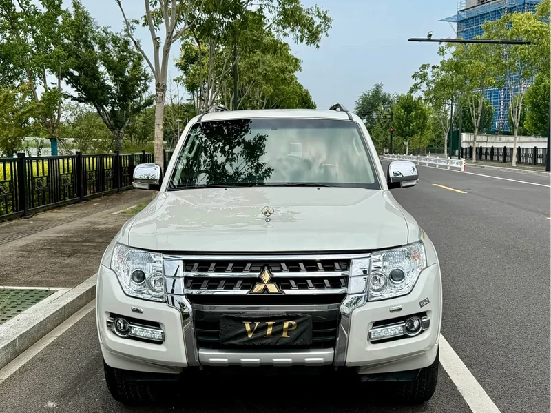 Mitsubishi Pajero (Imported) — фото 1