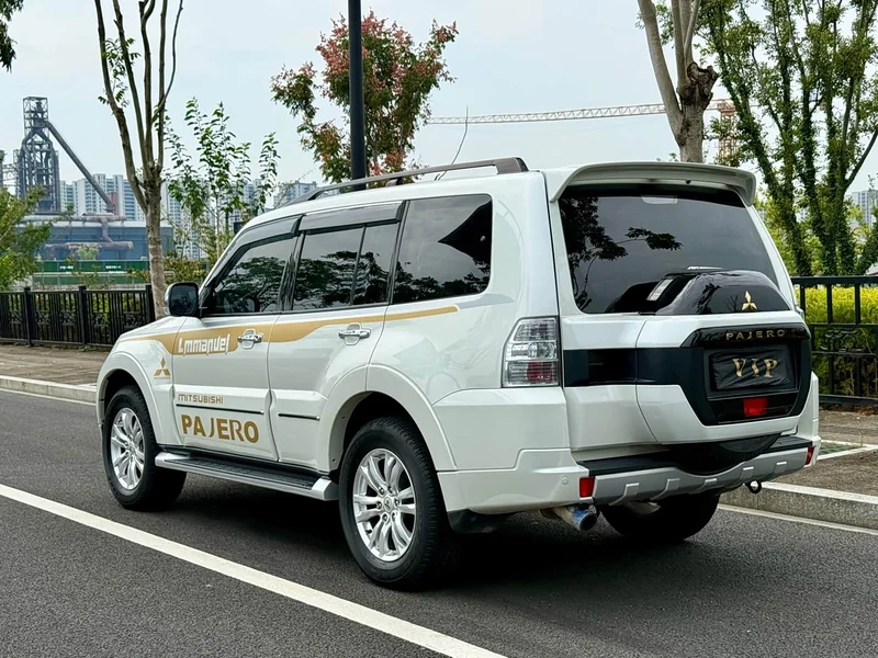 Mitsubishi Pajero (Imported) — фото 8