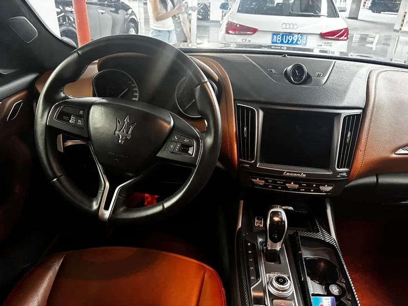 Maserati Levante — фото 11