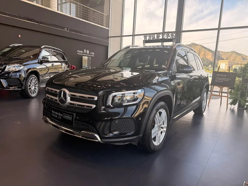 Mercedes-Benz GLB — фото 1