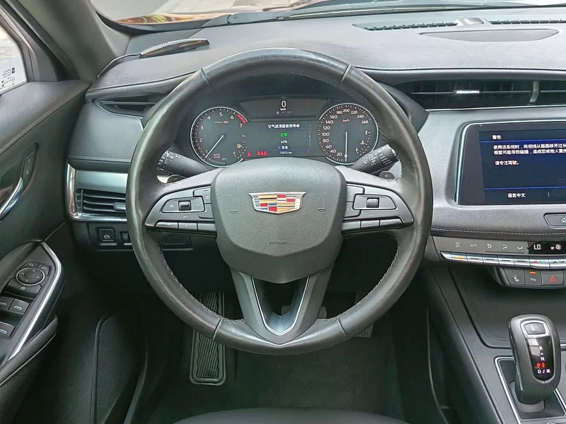 Cadillac XT4 — фото 8