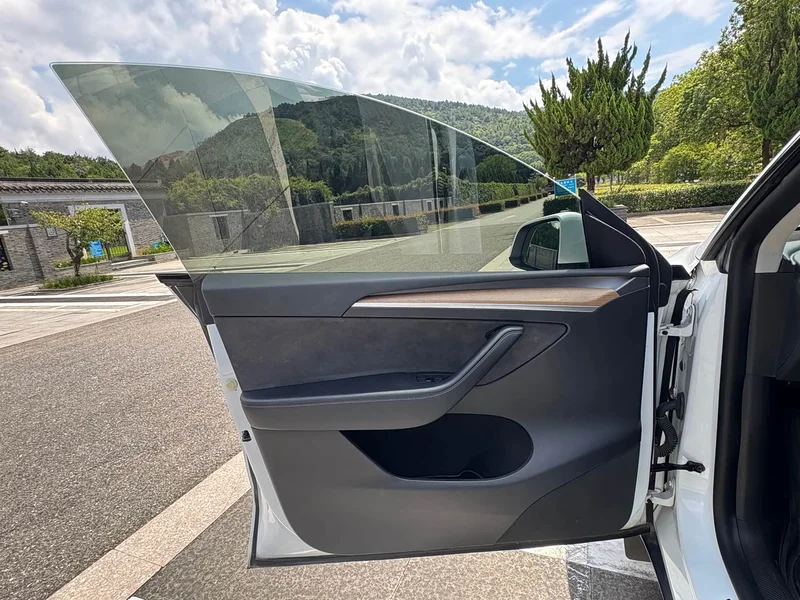 Tesla Model Y — фото 12