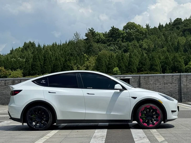 Tesla Model Y — фото 4