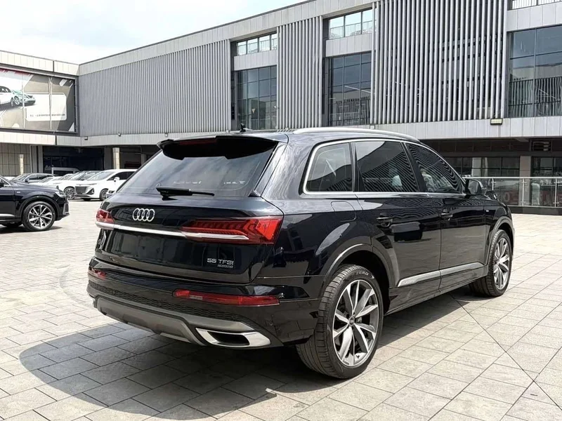 Audi Q7 — фото 16