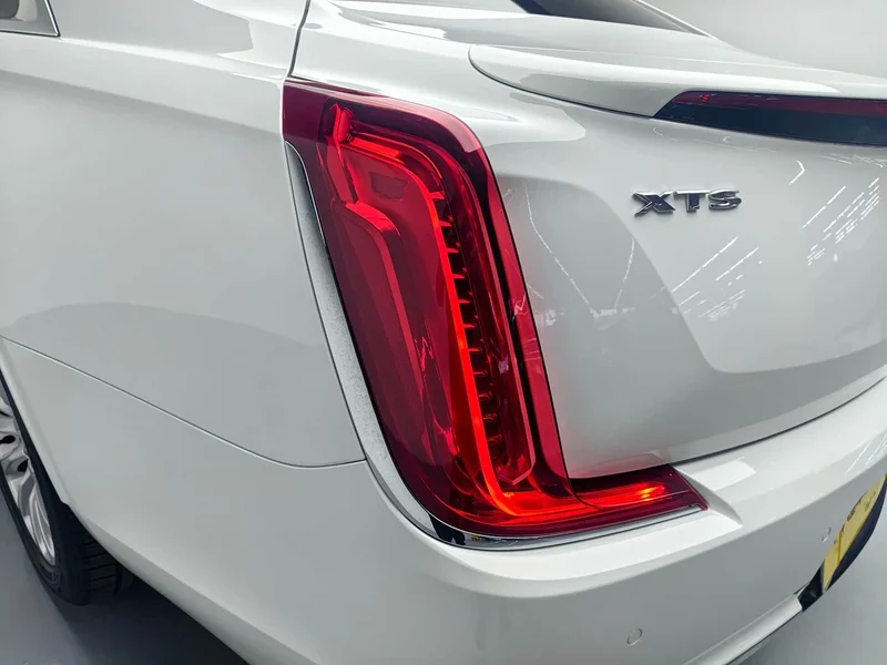 Cadillac XTS — фото 10