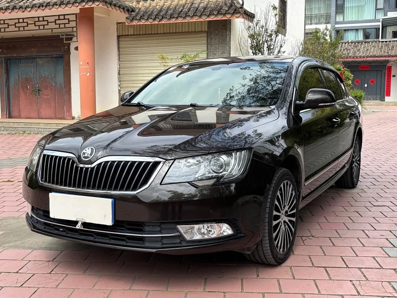 Skoda Superb — фото 1
